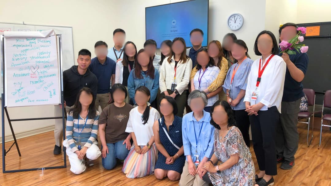 培訓完結後與參加培訓的社工在課室合照